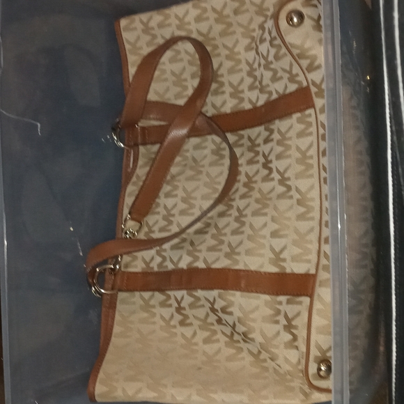 Michael Kors Collection Handbags - Michael kors  Tan Large Tote bag